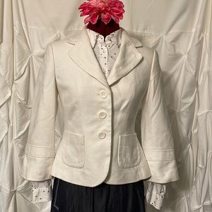 Cropped sleeves and great style